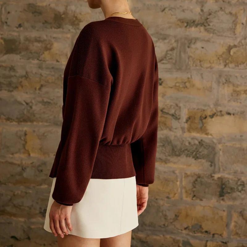Zuzana | Stylový pletený svetr s jedním knoflíkem